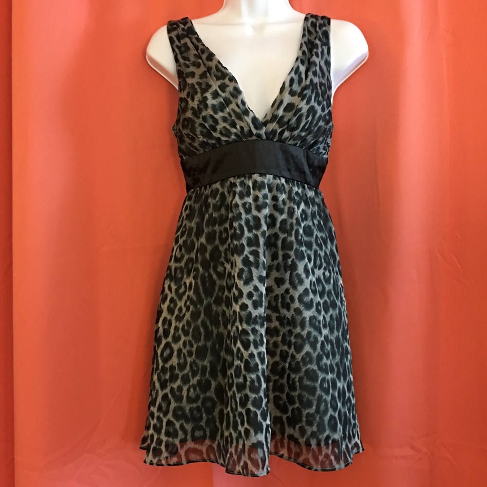 Gray Animal Leopard Print V-Neck Tie-Back Tunic Top, Empire, Sleeveless, S, xxi